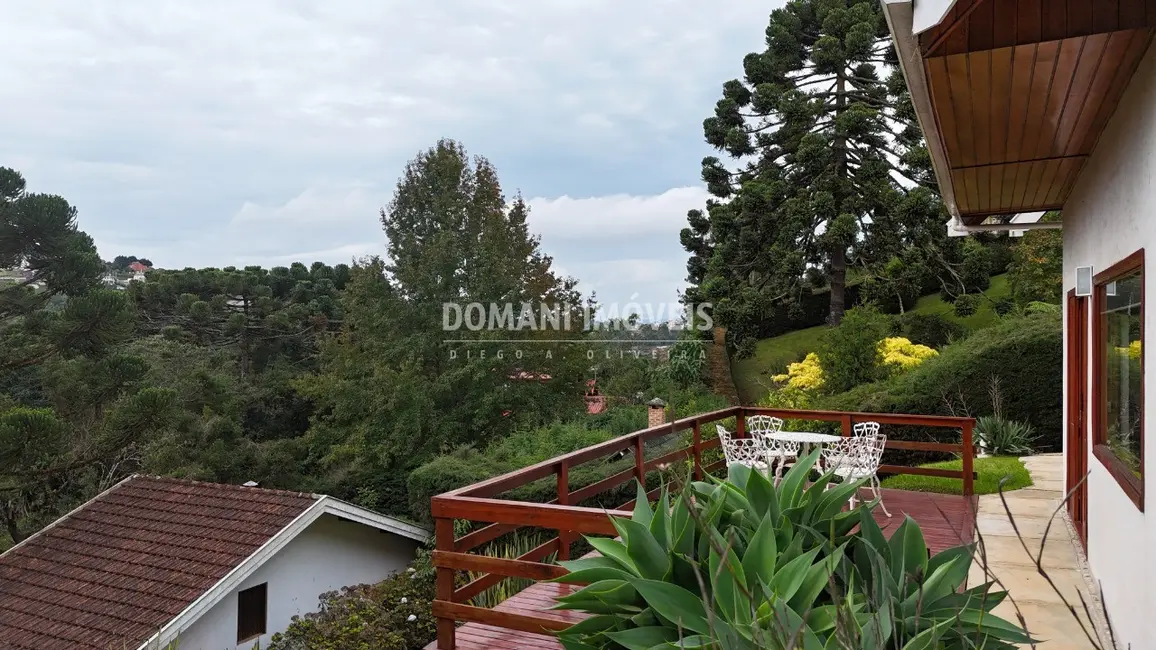 Foto 3 de Casa com 3 quartos à venda, 183m2 em Campos Do Jordao - SP