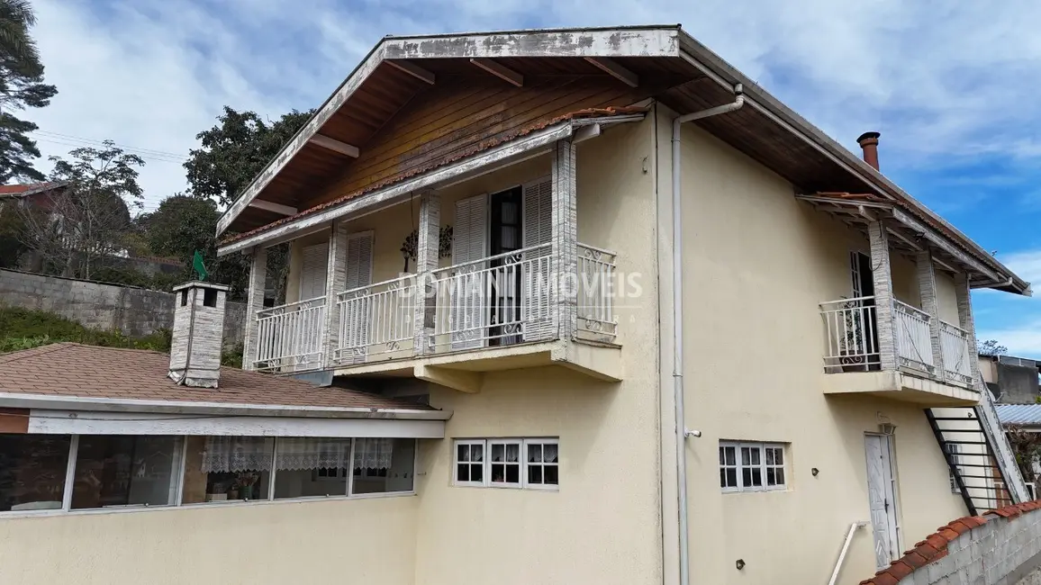 Casa com 4 quartos à venda, 189m2 em Campos Do Jordao - SP - imagem 5 Foto 5 de Casa com 4 quartos à venda, 189m2 em Campos Do Jordao - SP