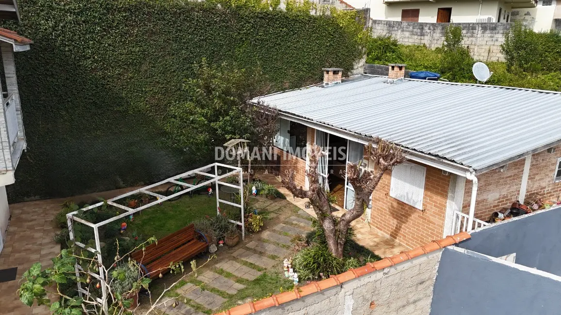 Casa com 4 quartos à venda, 189m2 em Campos Do Jordao - SP - imagem 4 Foto 4 de Casa com 4 quartos à venda, 189m2 em Campos Do Jordao - SP