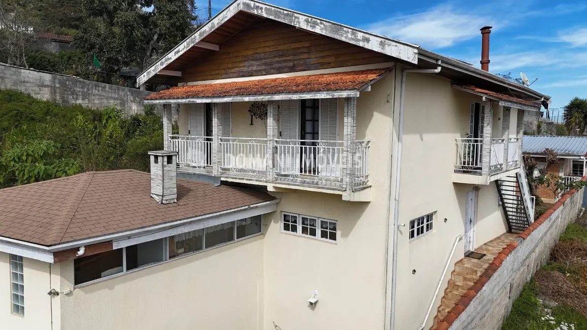 Casa com 4 quartos à venda, 189m2 em Campos Do Jordao - SP - imagem 1 Foto 1 de Casa com 4 quartos à venda, 189m2 em Campos Do Jordao - SP