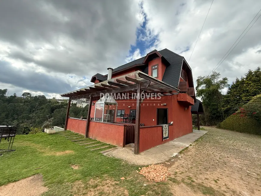 Casa com 6 quartos para alugar, 520m2 em Campos Do Jordao - SP - imagem 1 Foto 1 de Casa com 6 quartos para alugar, 520m2 em Campos Do Jordao - SP