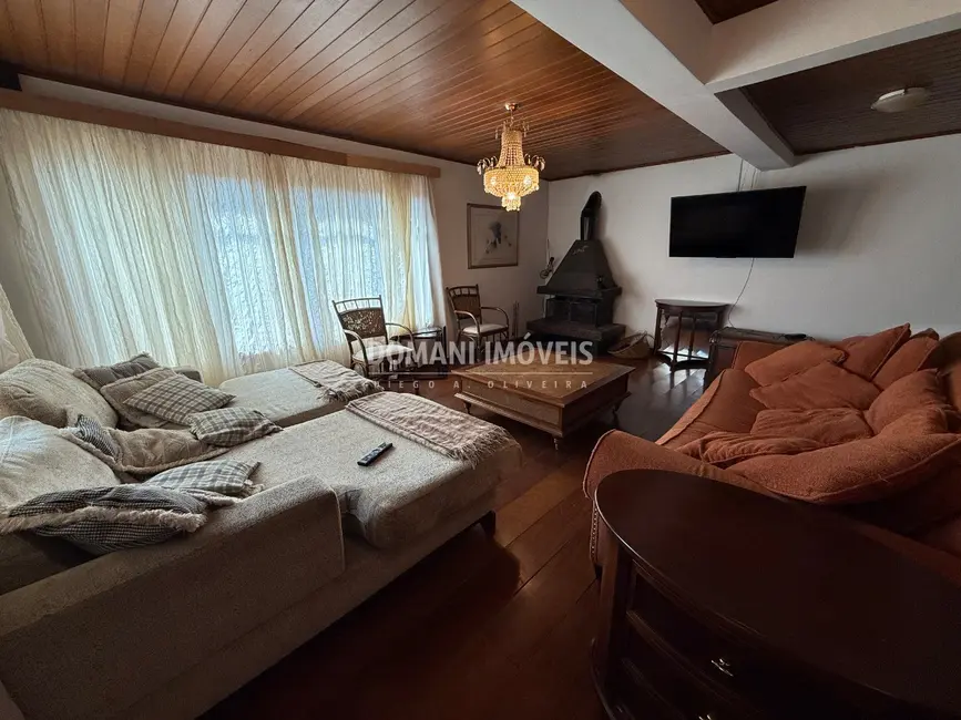 Casa com 6 quartos para alugar, 520m2 em Campos Do Jordao - SP - imagem 8 Foto 8 de Casa com 6 quartos para alugar, 520m2 em Campos Do Jordao - SP
