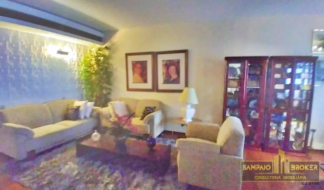 Apartamento com 4 quartos para alugar em Leme, Rio De Janeiro - RJ - imagem 9 Foto 9 de Apartamento com 4 quartos para alugar em Leme, Rio De Janeiro - RJ