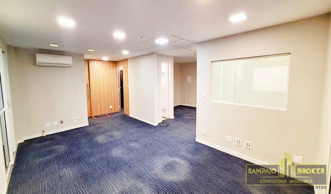 Sala Comercial à venda e para alugar, 120m2 em Barra da Tijuca, Rio De Janeiro - RJ - imagem 8 Foto 8 de Sala Comercial à venda e para alugar, 120m2 em Barra da Tijuca, Rio De Janeiro - RJ