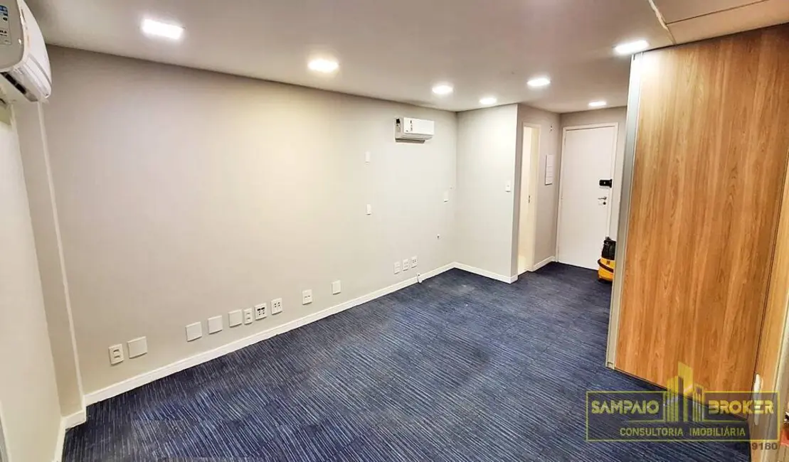 Sala Comercial à venda e para alugar, 120m2 em Barra da Tijuca, Rio De Janeiro - RJ - imagem 3 Foto 3 de Sala Comercial à venda e para alugar, 120m2 em Barra da Tijuca, Rio De Janeiro - RJ