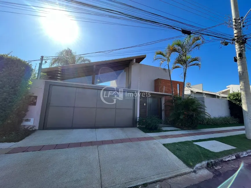 Casa com 3 quartos à venda, 360m2 em Carandá Bosque, Campo Grande, MS - imagem 1 Foto 1 de Casa com 3 quartos à venda, 360m2 em Carandá Bosque, Campo Grande, MS