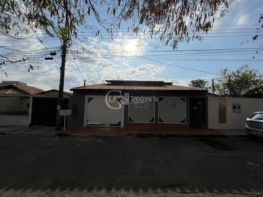 Foto 2 de Casa com 3 quartos à venda, 190m2 em Mata do Jacinto, Campo Grande - MS
