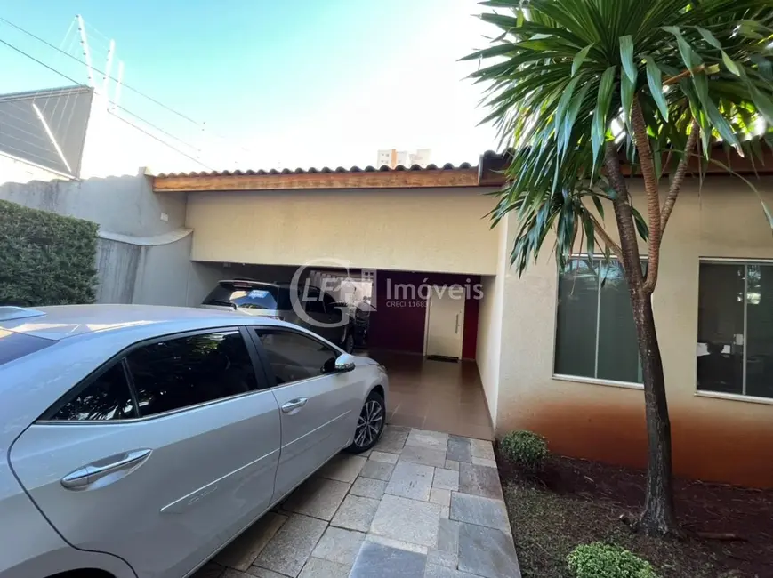Foto 1 de Casa com 5 quartos à venda, 372m2 em Jardim dos Estados, Campo Grande - MS