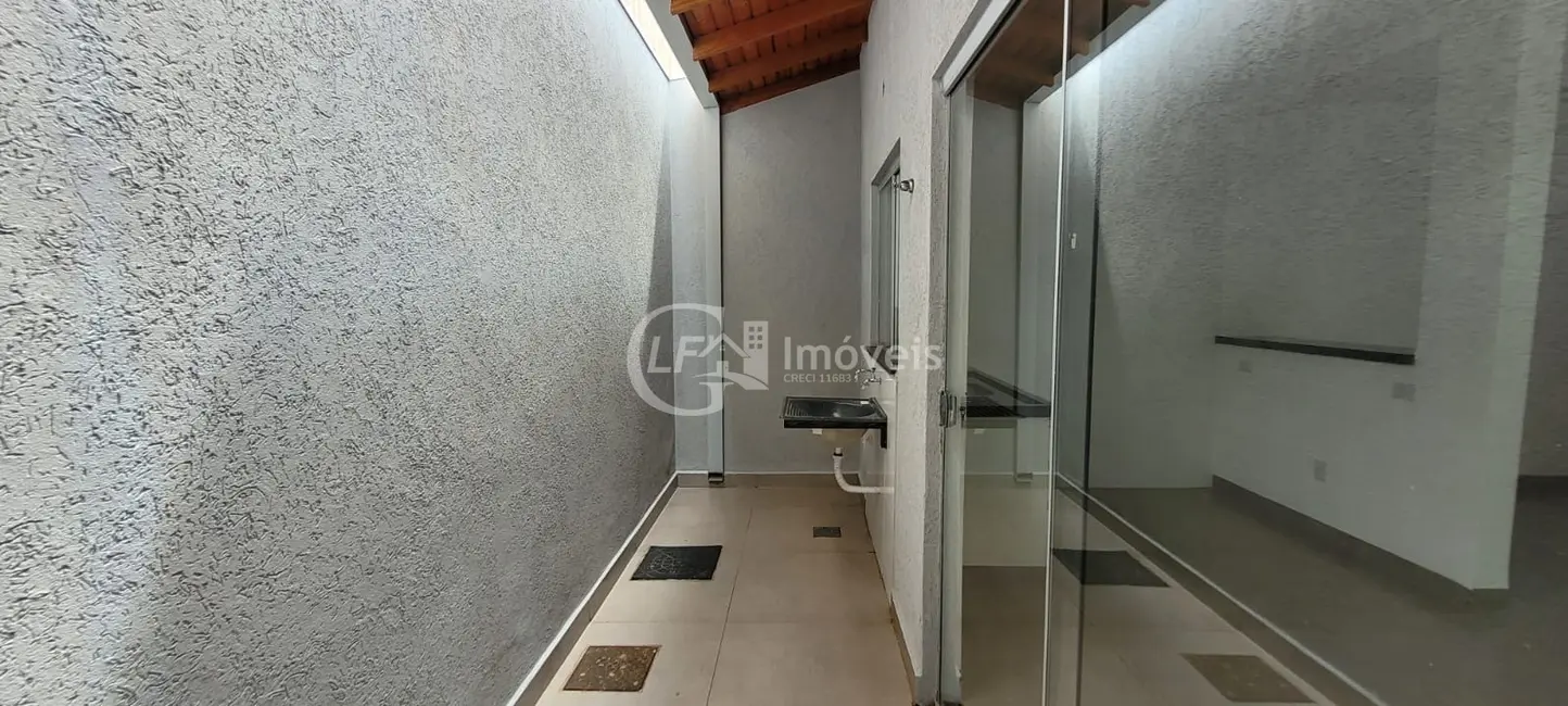 Foto 2 de Casa com 3 quartos para alugar, 66m2 em Jardim Montevidéu, Campo Grande - MS