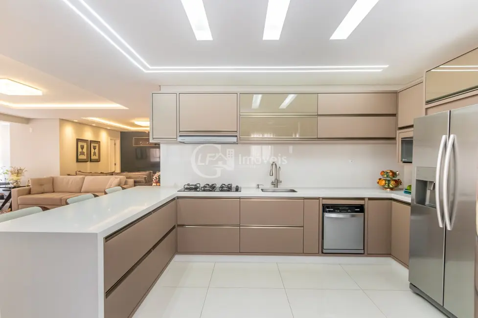 Apartamento com 4 quartos à venda, 215m2 em Centro, Balneario Camboriu - SC - imagem 6 Foto 6 de Apartamento com 4 quartos à venda, 215m2 em Centro, Balneario Camboriu - SC