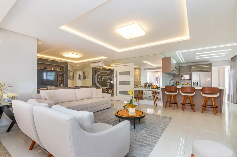Apartamento com 4 quartos à venda, 215m2 em Centro, Balneario Camboriu - SC - imagem 2 Foto 2 de Apartamento com 4 quartos à venda, 215m2 em Centro, Balneario Camboriu - SC