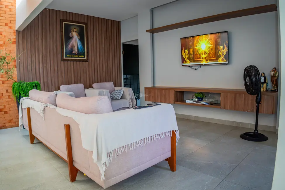 Casa com 3 quartos à venda e para alugar, 170m2 em Vila Palmira, Campo Grande - MS - imagem 3 Foto 3 de Casa com 3 quartos à venda e para alugar, 170m2 em Vila Palmira, Campo Grande - MS