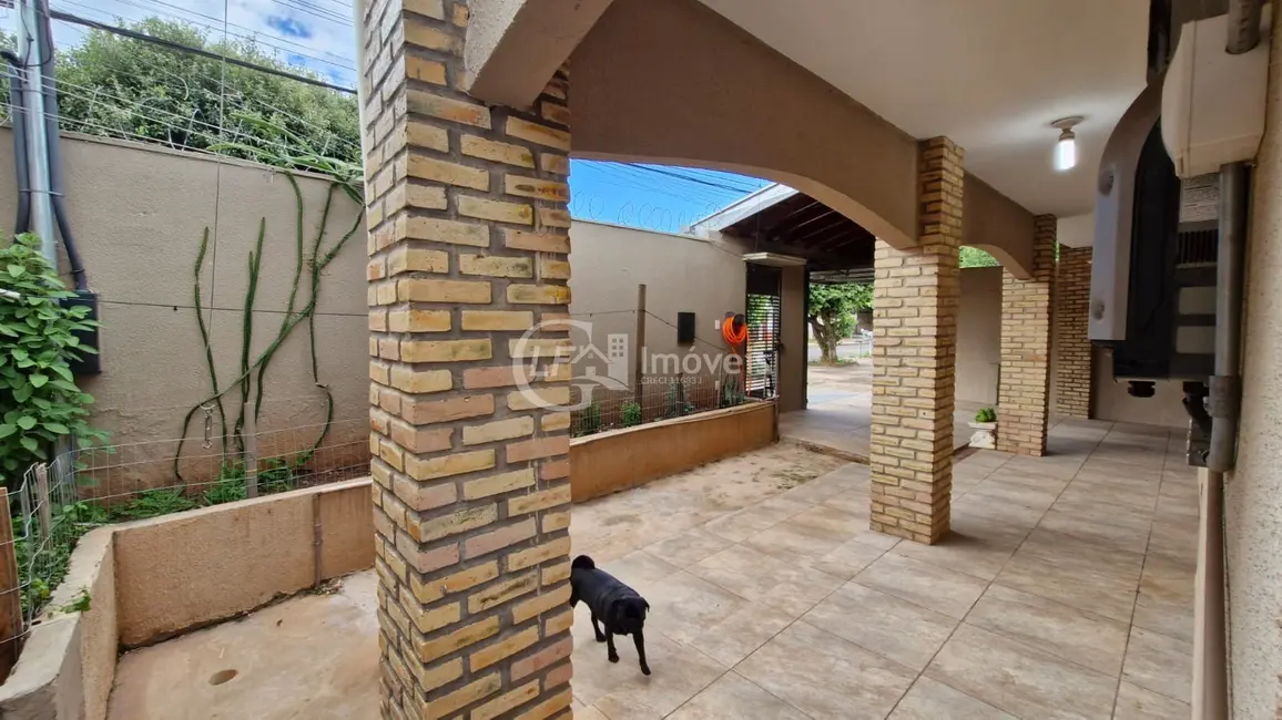 Casa com 3 quartos à venda, 331m2 em Santo Antônio, Campo Grande - MS - imagem 3 Foto 3 de Casa com 3 quartos à venda, 331m2 em Santo Antônio, Campo Grande - MS