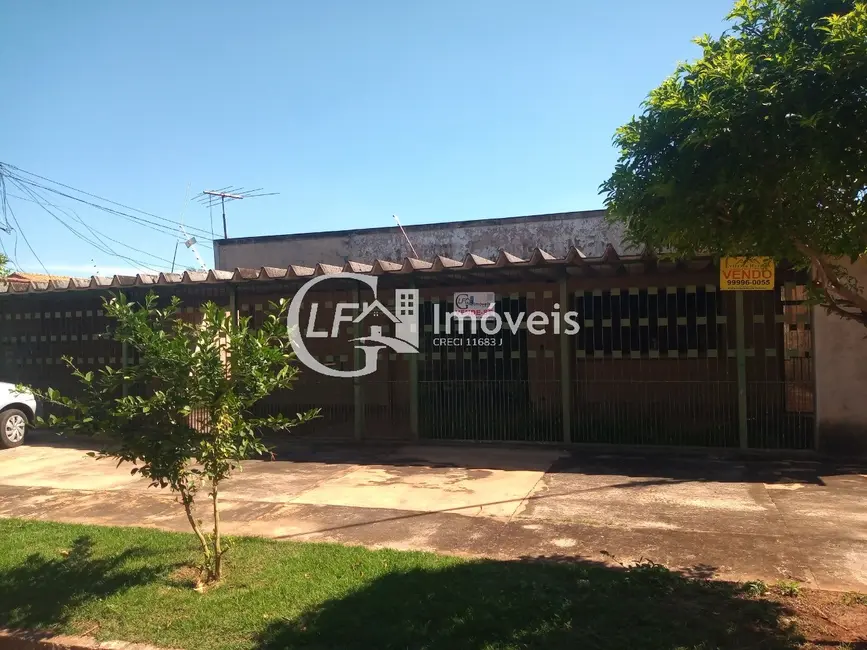 Foto 2 de Casa com 4 quartos à venda, 400m2 em Vila Duque de Caxias, Campo Grande - MS