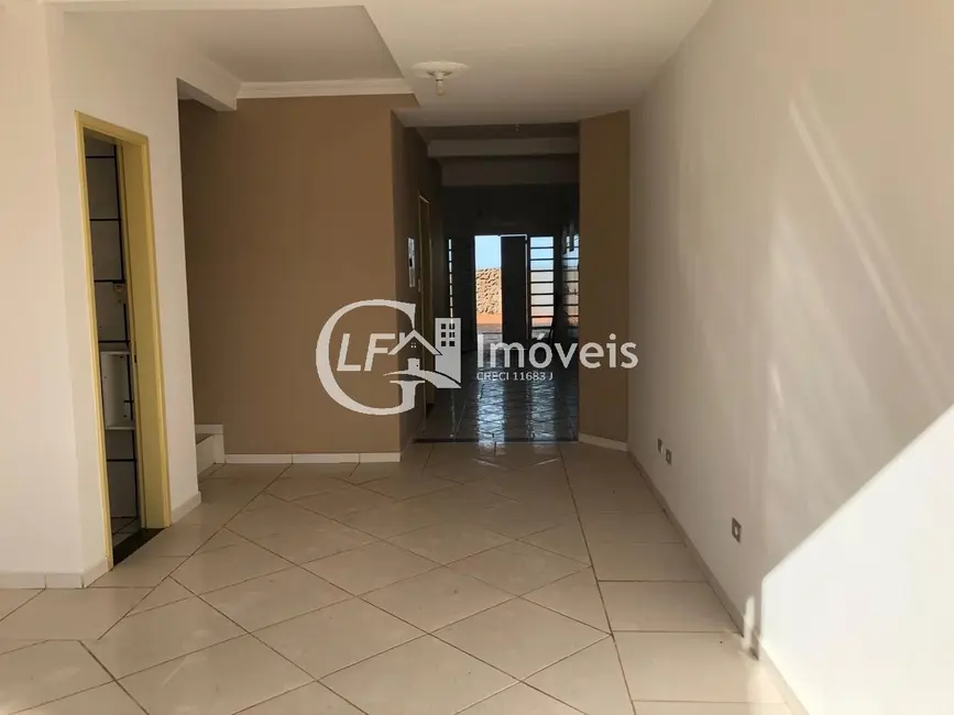 Foto 2 de Casa de Condomínio com 4 quartos para alugar, 130m2 em Cabreúva, Campo Grande - MS