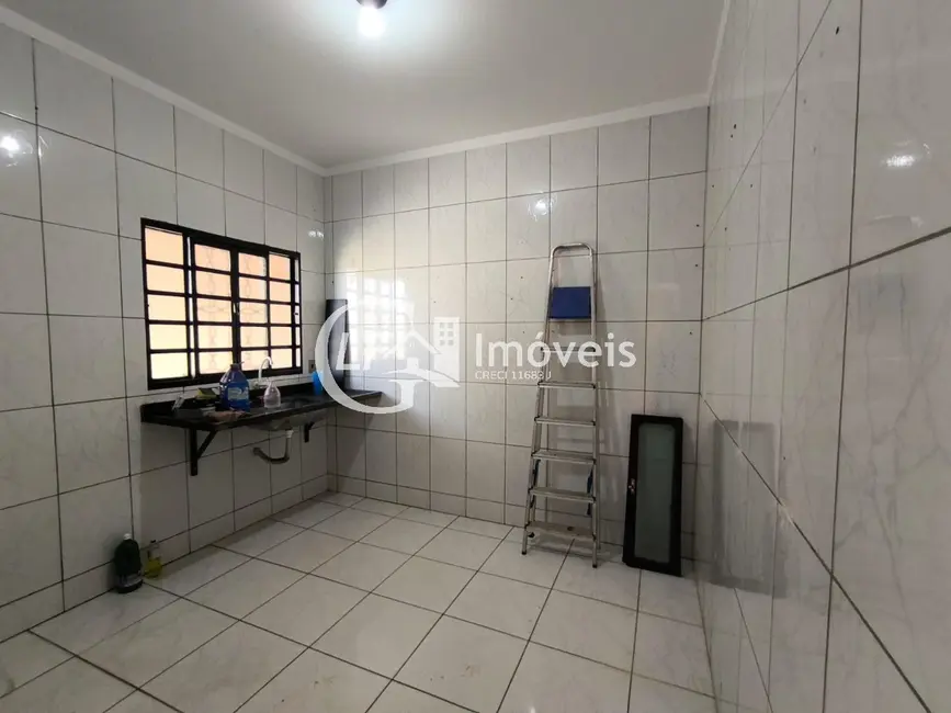 Casa com 2 quartos para alugar, 48m2 em Jardim Colúmbia, Campo Grande - MS - imagem 8 Foto 8 de Casa com 2 quartos para alugar, 48m2 em Jardim Colúmbia, Campo Grande - MS