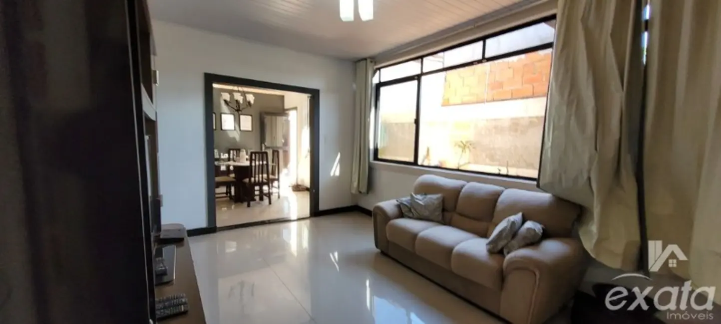 Casa com 4 quartos à venda, 220m2 em São Francisco, Serra - ES - imagem 2 Foto 2 de Casa com 4 quartos à venda, 220m2 em São Francisco, Serra - ES