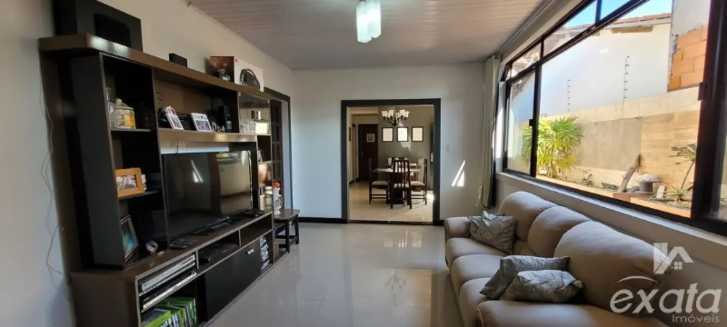 Casa com 4 quartos à venda, 220m2 em São Francisco, Serra - ES - imagem 4 Foto 4 de Casa com 4 quartos à venda, 220m2 em São Francisco, Serra - ES