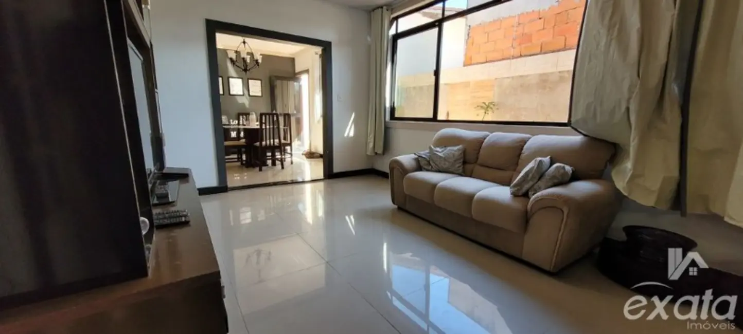 Casa com 4 quartos à venda, 220m2 em São Francisco, Serra - ES - imagem 3 Foto 3 de Casa com 4 quartos à venda, 220m2 em São Francisco, Serra - ES