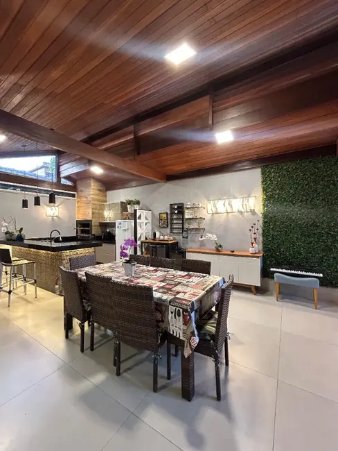 Casa com 4 quartos à venda, 240m2 em Colina de Laranjeiras, Serra - ES - imagem 8 Foto 8 de Casa com 4 quartos à venda, 240m2 em Colina de Laranjeiras, Serra - ES