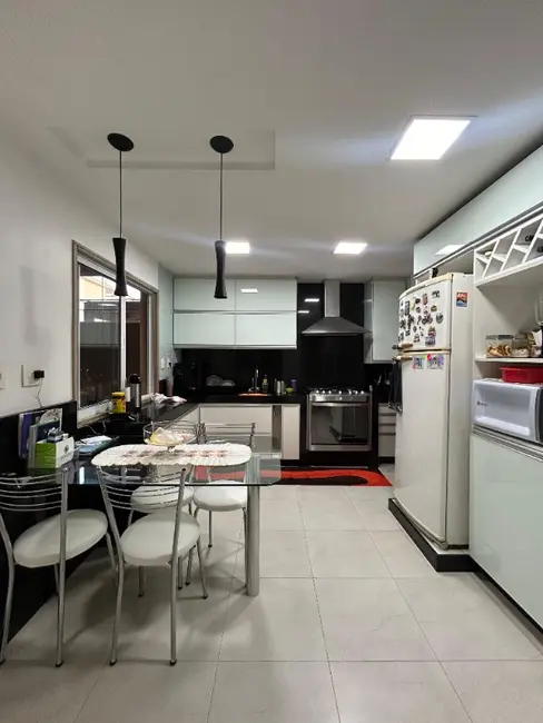 Casa com 4 quartos à venda, 240m2 em Colina de Laranjeiras, Serra - ES - imagem 4 Foto 4 de Casa com 4 quartos à venda, 240m2 em Colina de Laranjeiras, Serra - ES