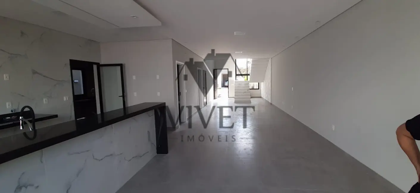 Foto 2 de Casa de Condomínio com 3 quartos à venda, 250m2 em Chácaras Reunidas São Jorge, Sorocaba - SP