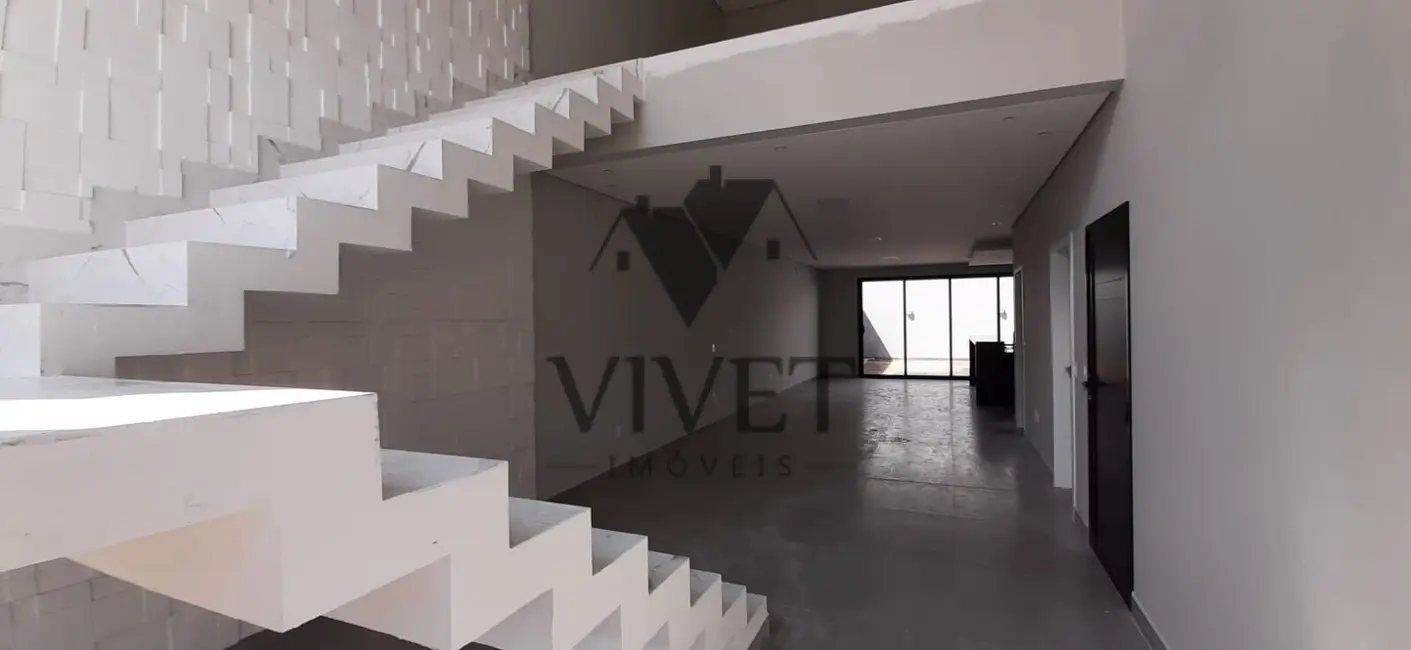 Casa de Condomínio com 3 quartos à venda, 250m2 em Chácaras Reunidas São Jorge, Sorocaba - SP - imagem 3 Foto 3 de Casa de Condomínio com 3 quartos à venda, 250m2 em Chácaras Reunidas São Jorge, Sorocaba - SP