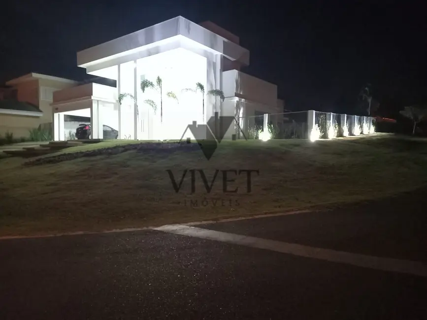 Foto 2 de Casa de Condomínio com 3 quartos à venda, 230m2 em Aracoiaba Da Serra - SP