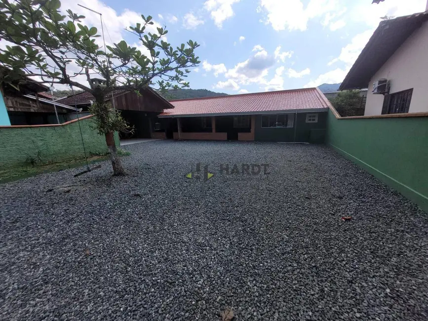 Casa com 2 quartos para alugar, 425m2 em Rio Bonito (Pirabeiraba), Joinville - SC - imagem 1 Foto 1 de Casa com 2 quartos para alugar, 425m2 em Rio Bonito (Pirabeiraba), Joinville - SC