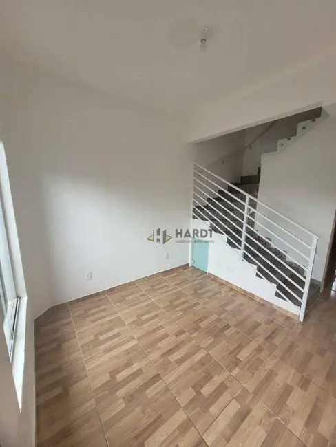 Casa de Condomínio com 2 quartos para alugar, 73m2 em Rio Bonito (Pirabeiraba), Joinville - SC - imagem 3 Foto 3 de Casa de Condomínio com 2 quartos para alugar, 73m2 em Rio Bonito (Pirabeiraba), Joinville - SC