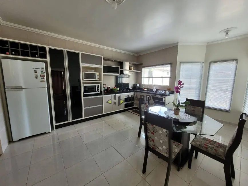 Foto 6 de Sobrado com 3 quartos à venda, 519m2 em Rio Bonito (Pirabeiraba), Joinville - SC