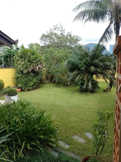 Foto 2 de Sobrado com 3 quartos à venda, 580m2 em Joinville - SC