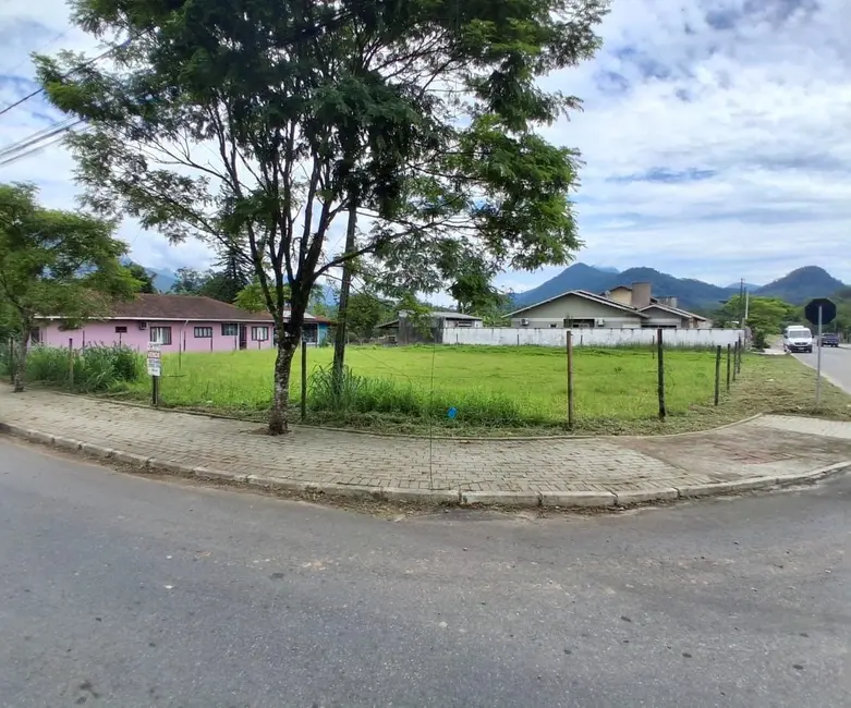 Foto 1 de Terreno / Lote à venda, 833m2 em Centro, Garuva, SC