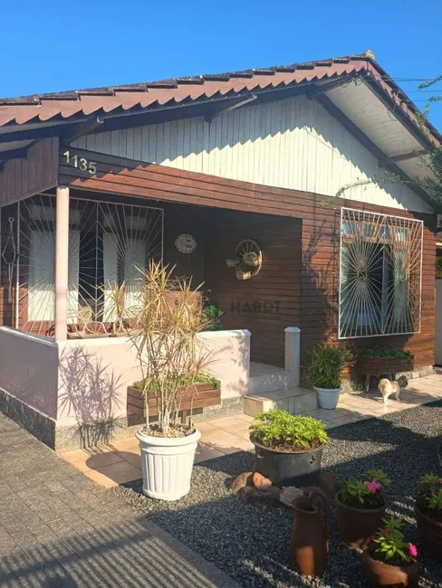 Foto 1 de Casa com 3 quartos à venda, 360m2 em Iririú, Joinville - SC