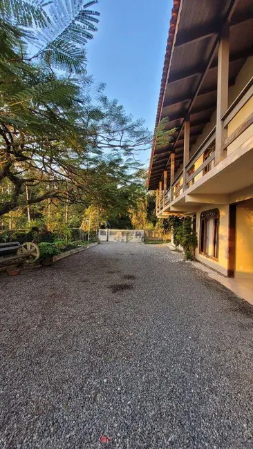 Foto 2 de Sobrado com 4 quartos à venda, 920m2 em Joinville - SC