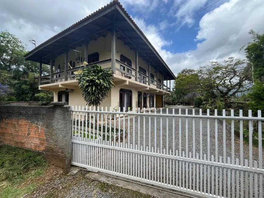 Foto 1 de Sobrado com 4 quartos à venda, 920m2 em Joinville - SC