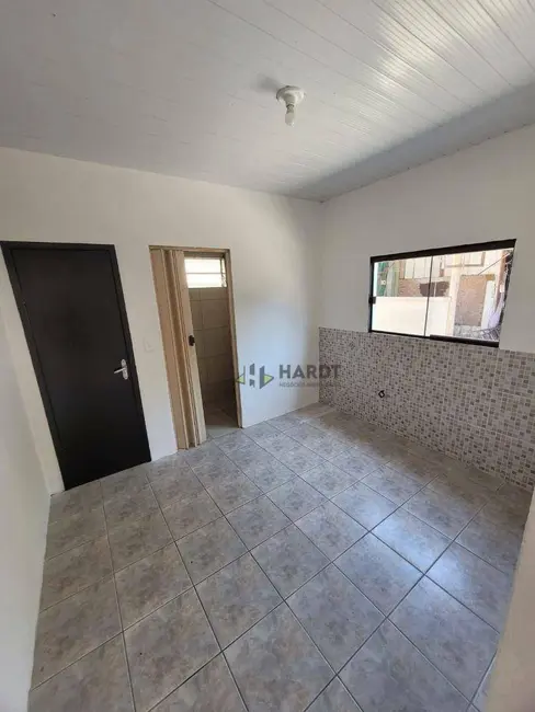 Foto 4 de Casa de Condomínio com 2 quartos para alugar, 52m2 em Joinville - SC