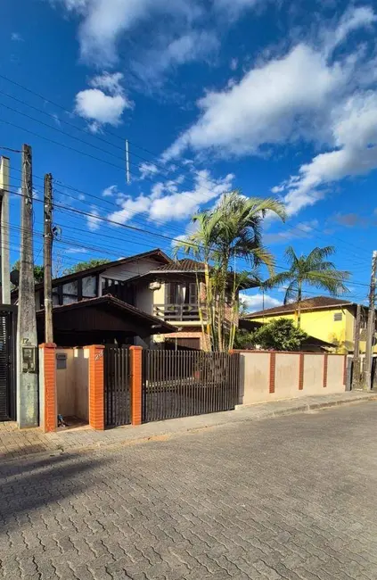 Foto 6 de Sobrado com 3 quartos à venda, 397m2 em Santo Antônio, Joinville - SC