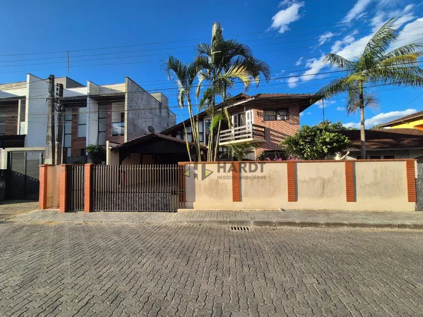 Foto 5 de Sobrado com 3 quartos à venda, 397m2 em Santo Antônio, Joinville - SC