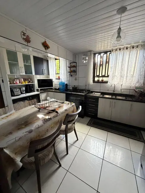 Foto 7 de Sobrado com 3 quartos à venda, 397m2 em Santo Antônio, Joinville - SC