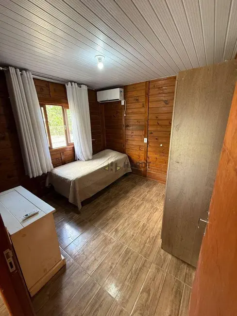 Casa com 2 quartos para alugar, 440m2 em Joinville - SC - imagem 4 Foto 4 de Casa com 2 quartos para alugar, 440m2 em Joinville - SC