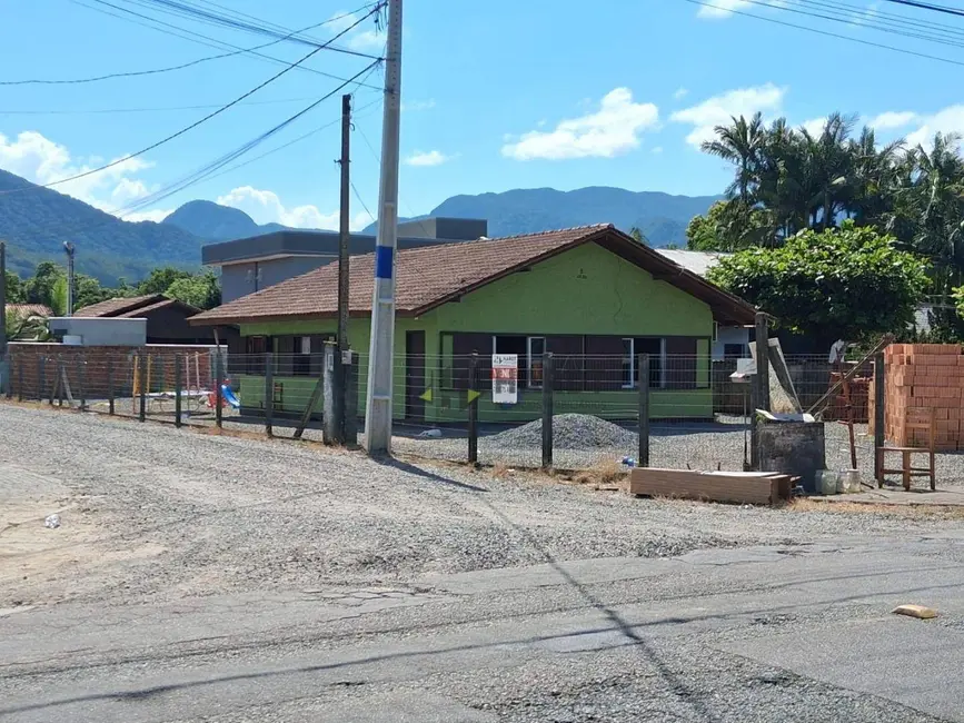 Foto 2 de Casa com 3 quartos à venda, 620m2 em Rio Bonito (Pirabeiraba), Joinville - SC