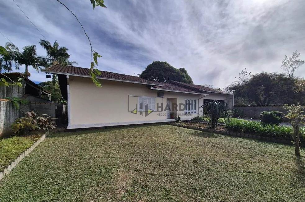 Foto 1 de Casa com 4 quartos à venda, 800m2 em Joinville - SC