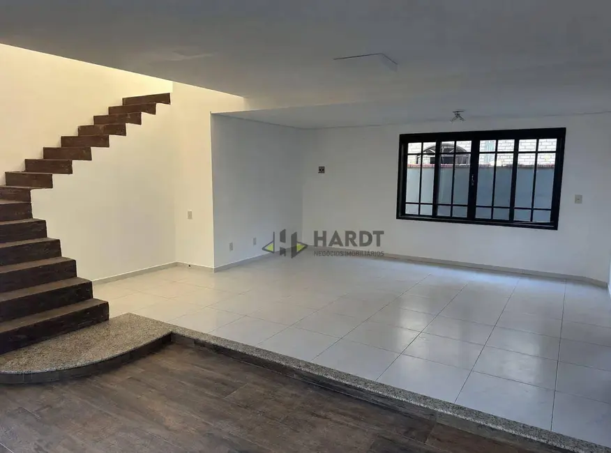 Sobrado com 4 quartos à venda, 360m2 em Joinville - SC - imagem 3 Foto 3 de Sobrado com 4 quartos à venda, 360m2 em Joinville - SC