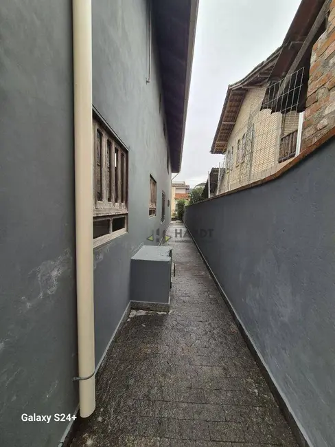Sobrado com 4 quartos à venda, 360m2 em Joinville - SC - imagem 9 Foto 9 de Sobrado com 4 quartos à venda, 360m2 em Joinville - SC