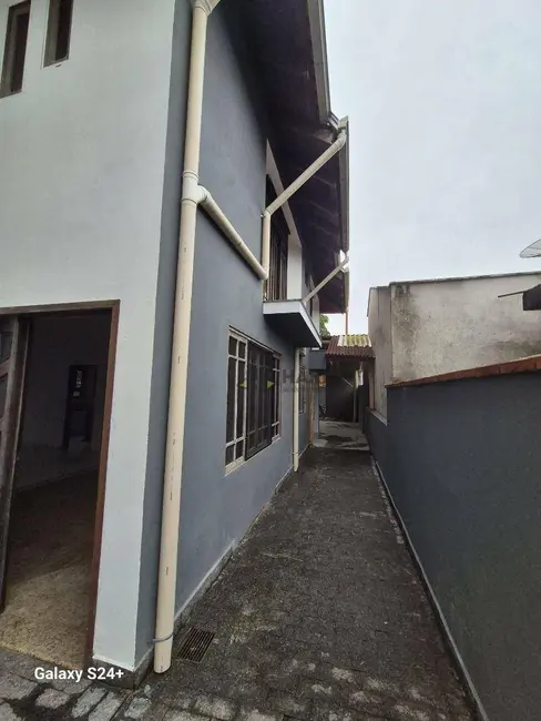Sobrado com 4 quartos à venda, 360m2 em Joinville - SC - imagem 8 Foto 8 de Sobrado com 4 quartos à venda, 360m2 em Joinville - SC