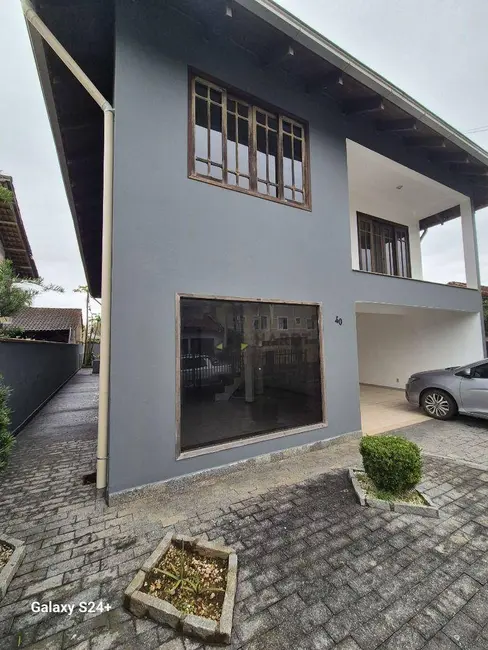 Sobrado com 4 quartos à venda, 360m2 em Joinville - SC - imagem 4 Foto 4 de Sobrado com 4 quartos à venda, 360m2 em Joinville - SC
