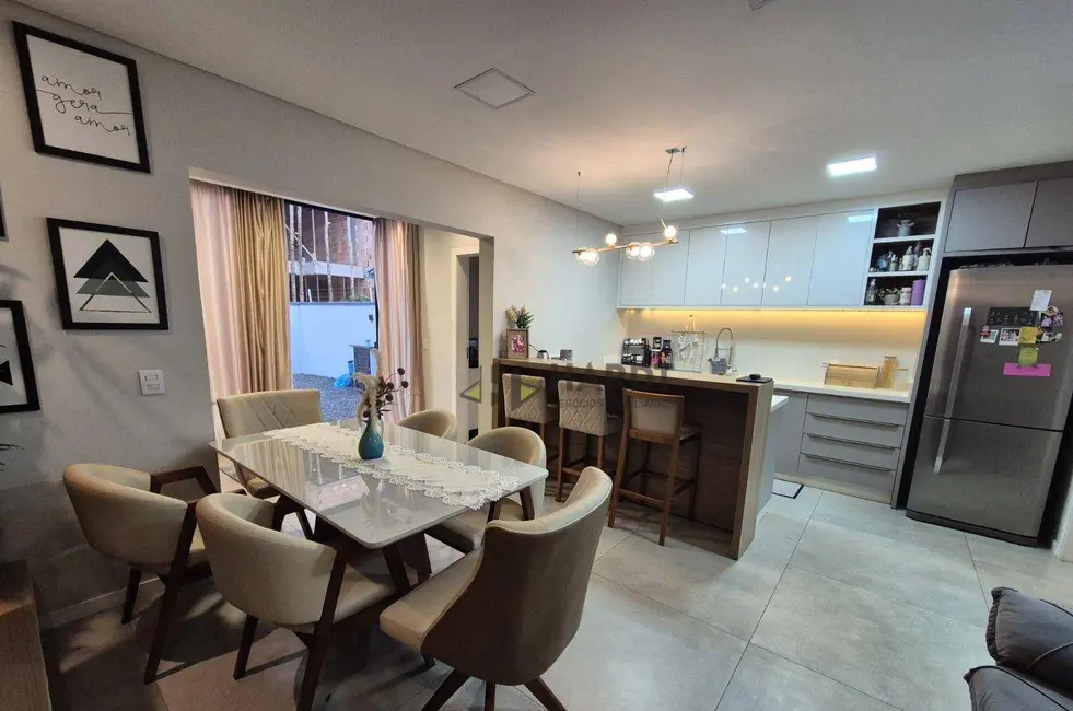 Foto 1 de Casa com 3 quartos à venda, 126m2 em Vila Nova, Joinville - SC