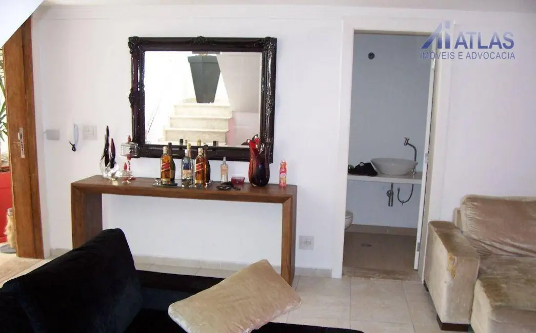 Sobrado com 3 quartos à venda, 339m2 em Jardim Guanca, São Paulo - SP - imagem 9 Foto 9 de Sobrado com 3 quartos à venda, 339m2 em Jardim Guanca, São Paulo - SP