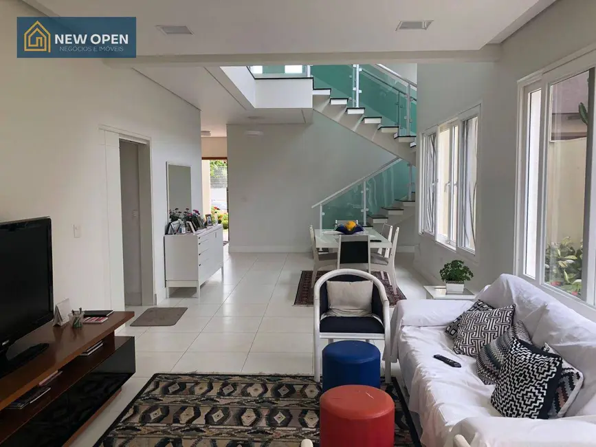 Foto 8 de Sobrado com 3 quartos à venda, 360m2 em Atibaia - SP